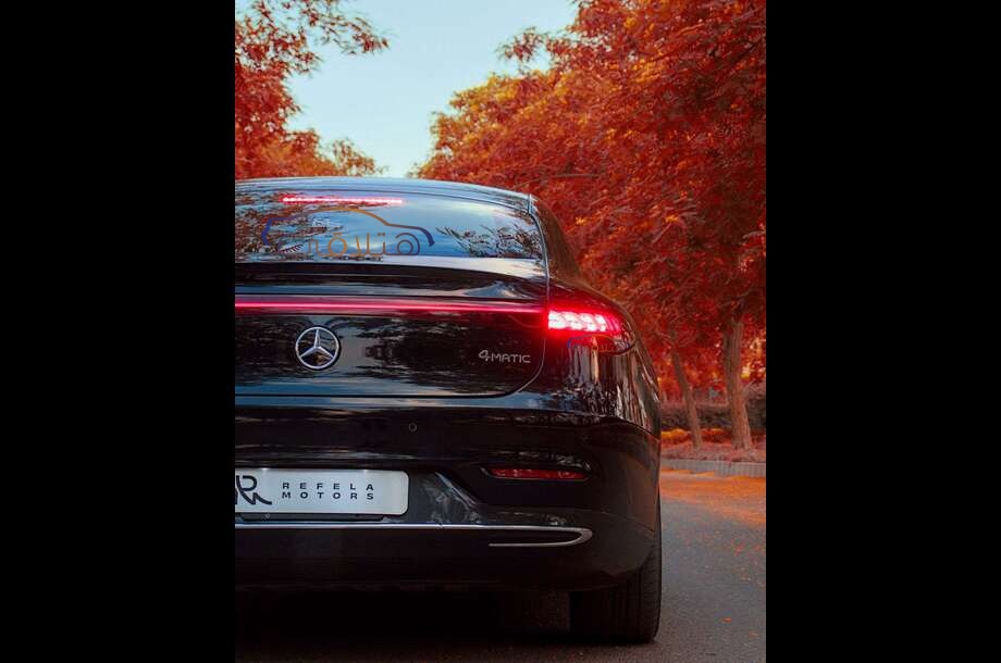 EQS 450+ Mercedes أسود