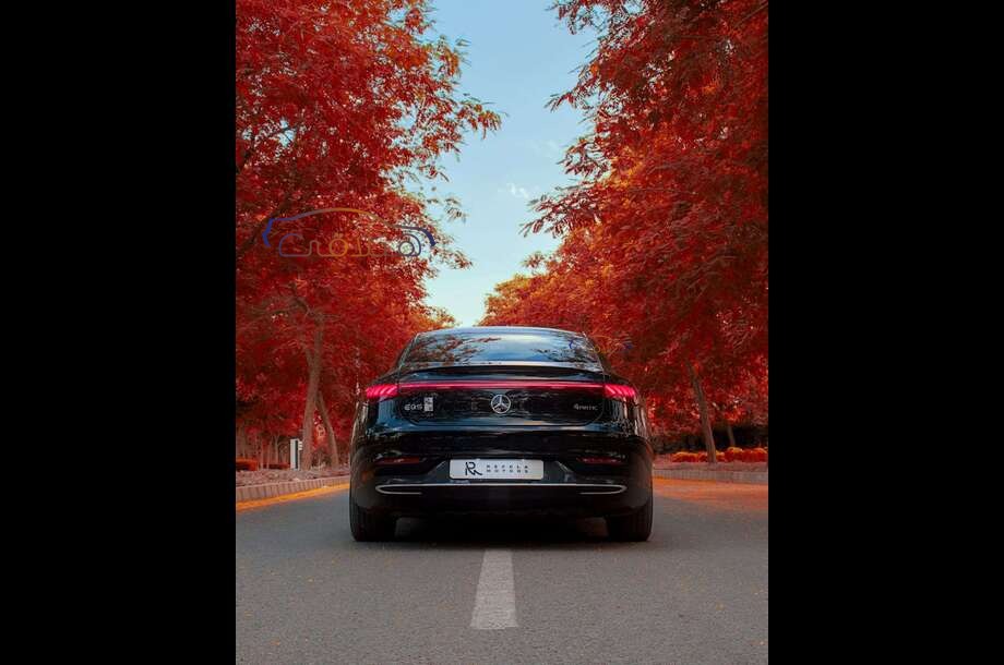 EQS 450+ Mercedes أسود