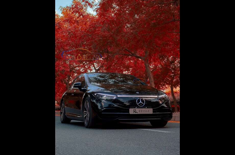 EQS 450+ Mercedes أسود