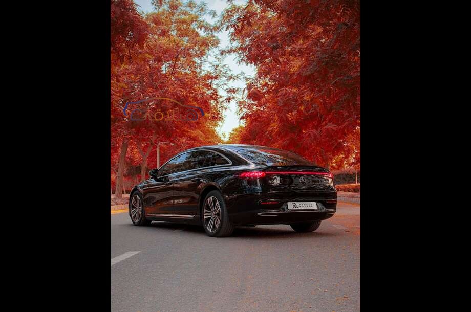 EQS 450+ Mercedes أسود