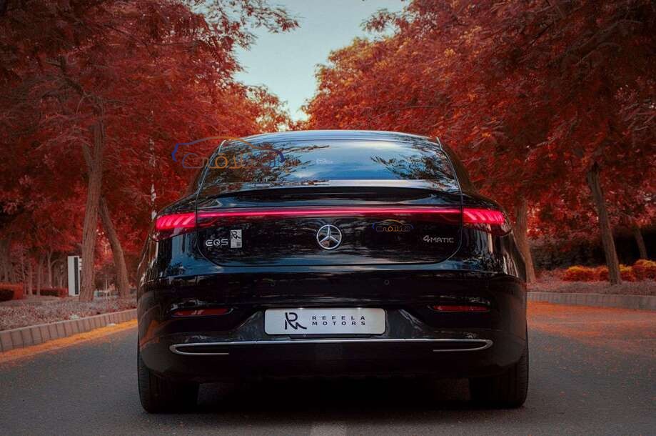 EQS 450+ Mercedes أسود
