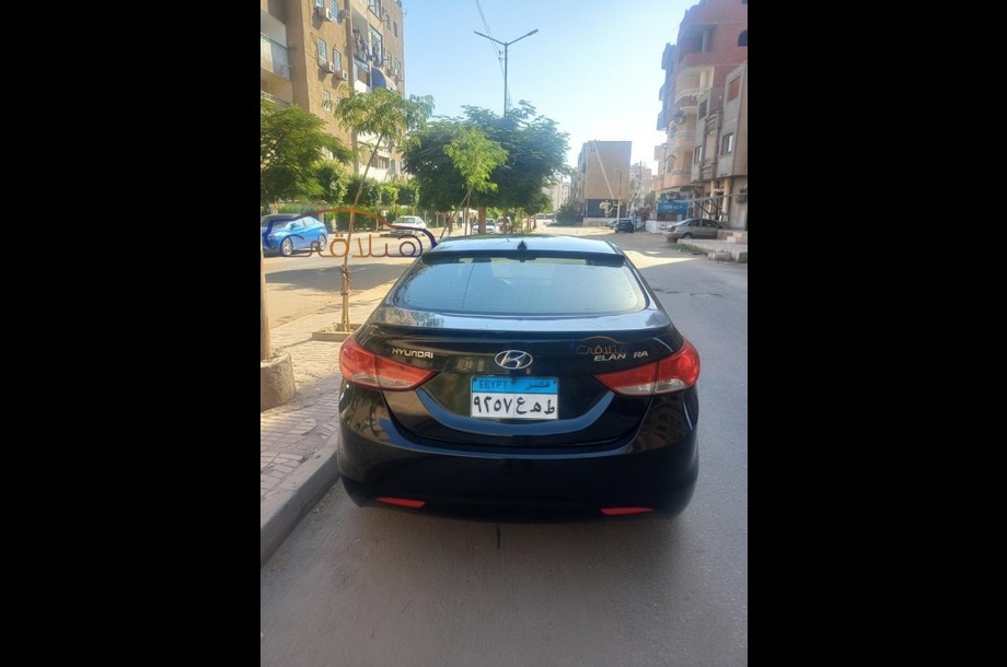 Elantra MD Hyundai أسود