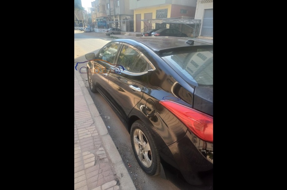 Elantra MD Hyundai أسود