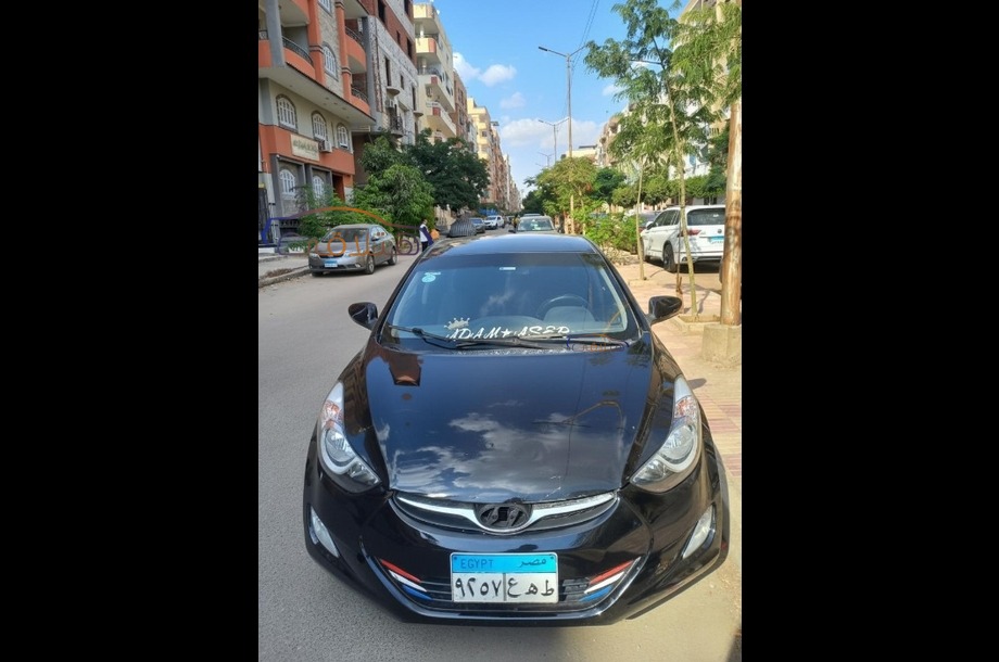 Elantra MD Hyundai أسود