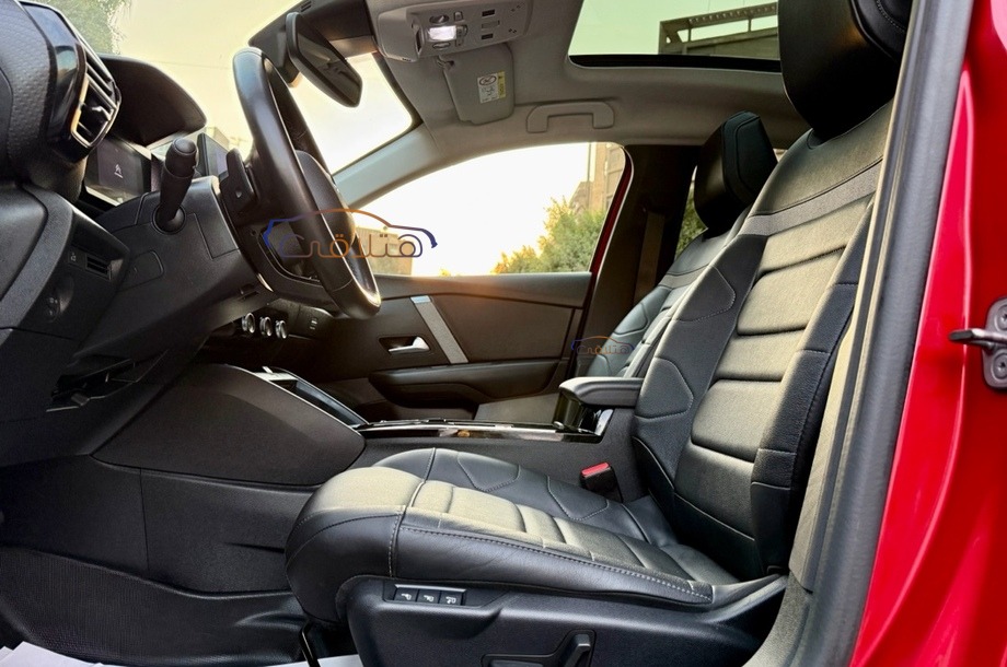 C4X Citroën احمر غامق