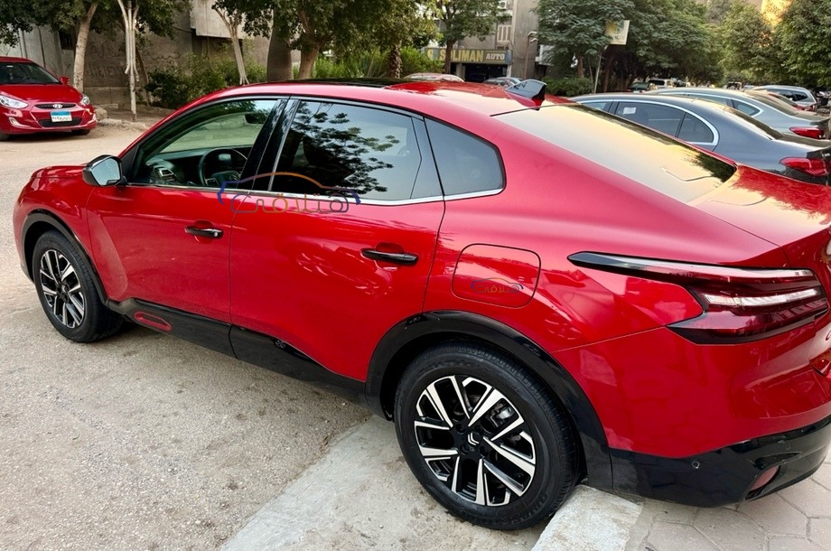 C4X Citroën احمر غامق