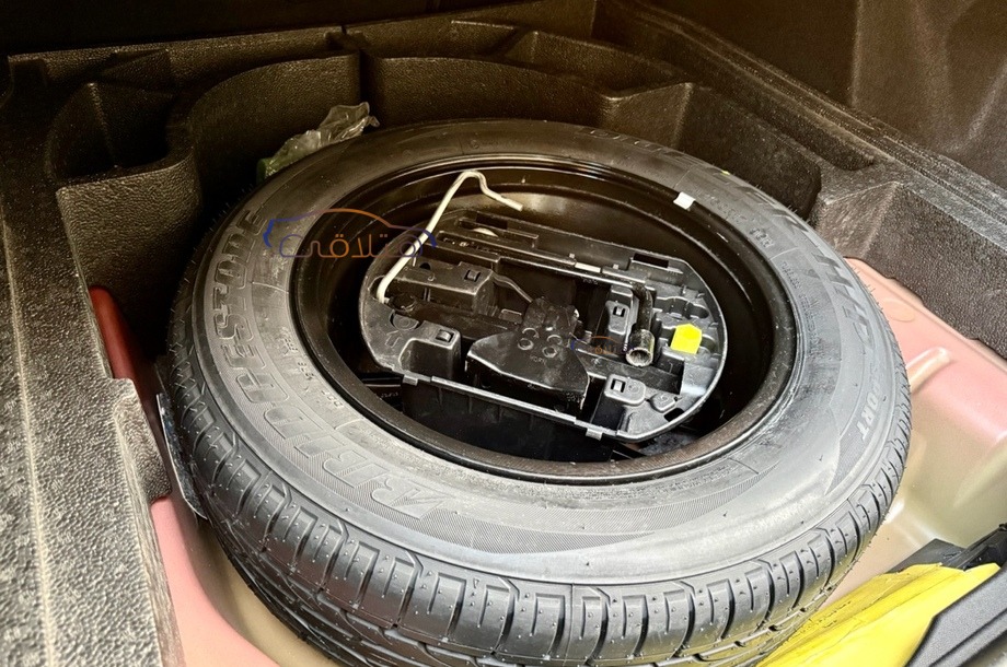 C4X Citroën احمر غامق