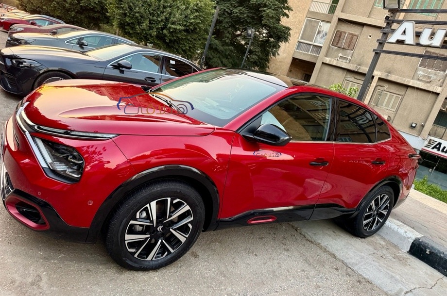 C4X Citroën احمر غامق