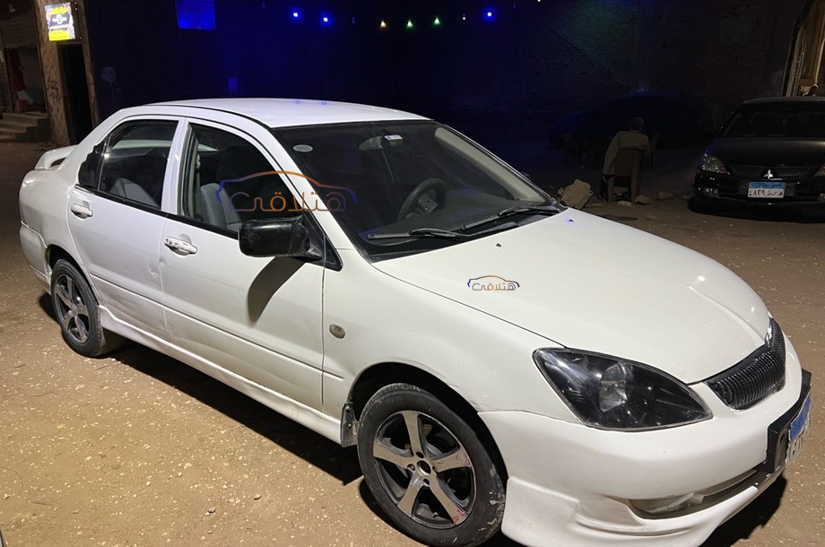 Lancer Puma Mitsubishi أبيض