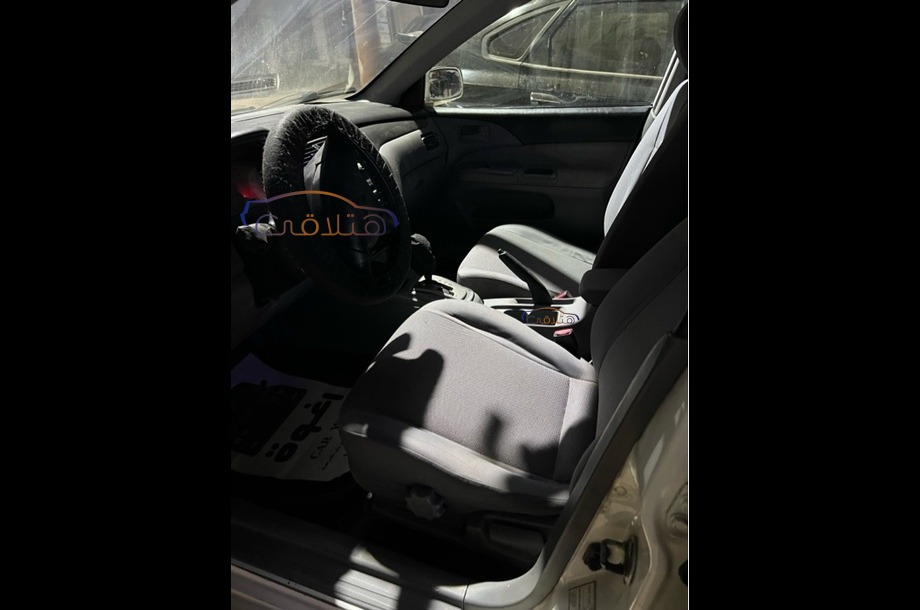 Lancer Puma Mitsubishi أبيض