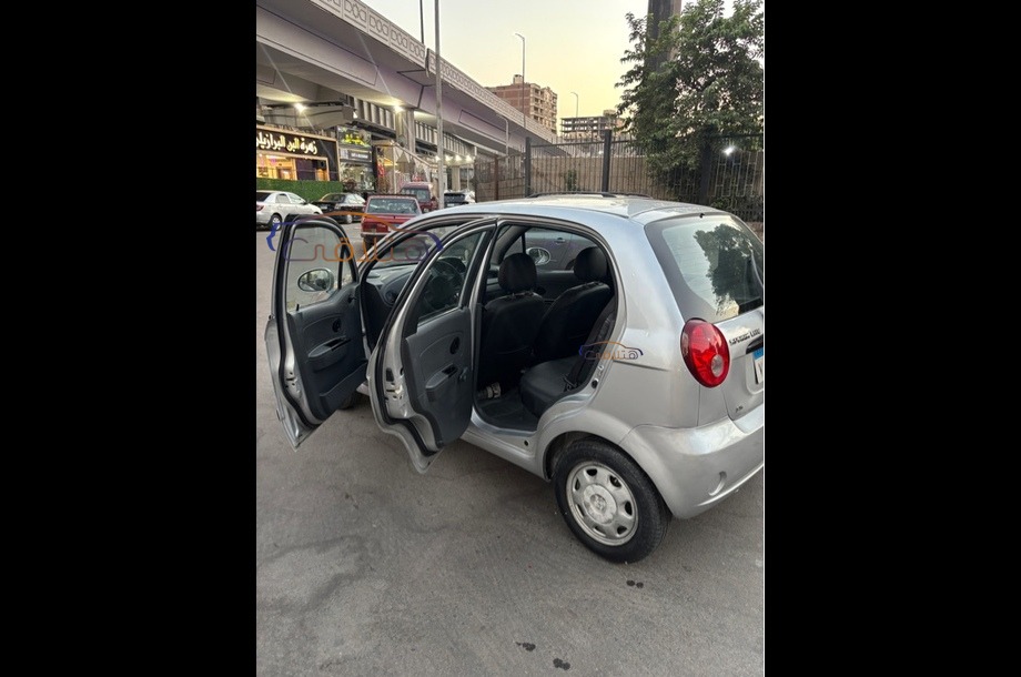 Spark Chevrolet فضي