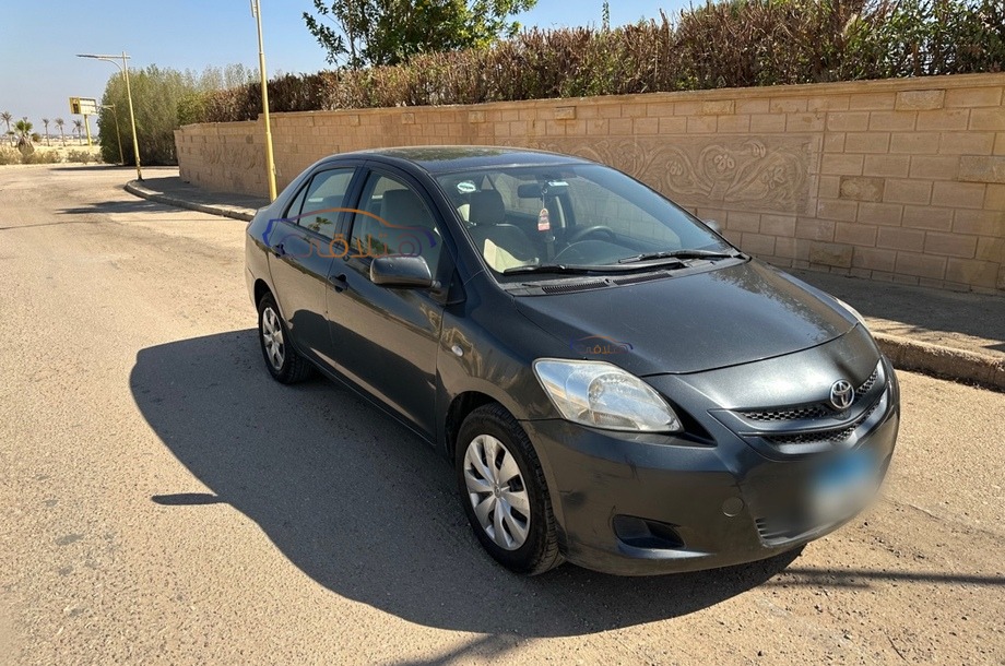 Yaris Toyota Dark grey