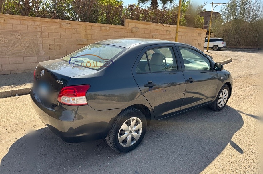 Yaris Toyota Dark grey