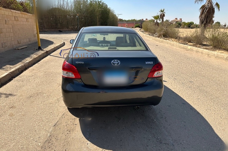 Yaris Toyota Dark grey