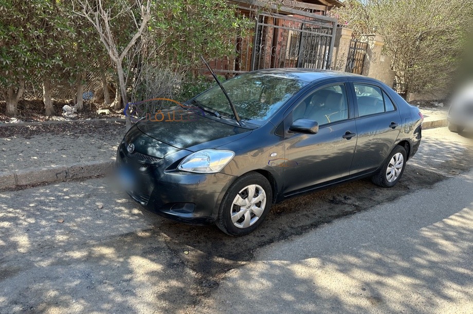 Yaris Toyota Dark grey