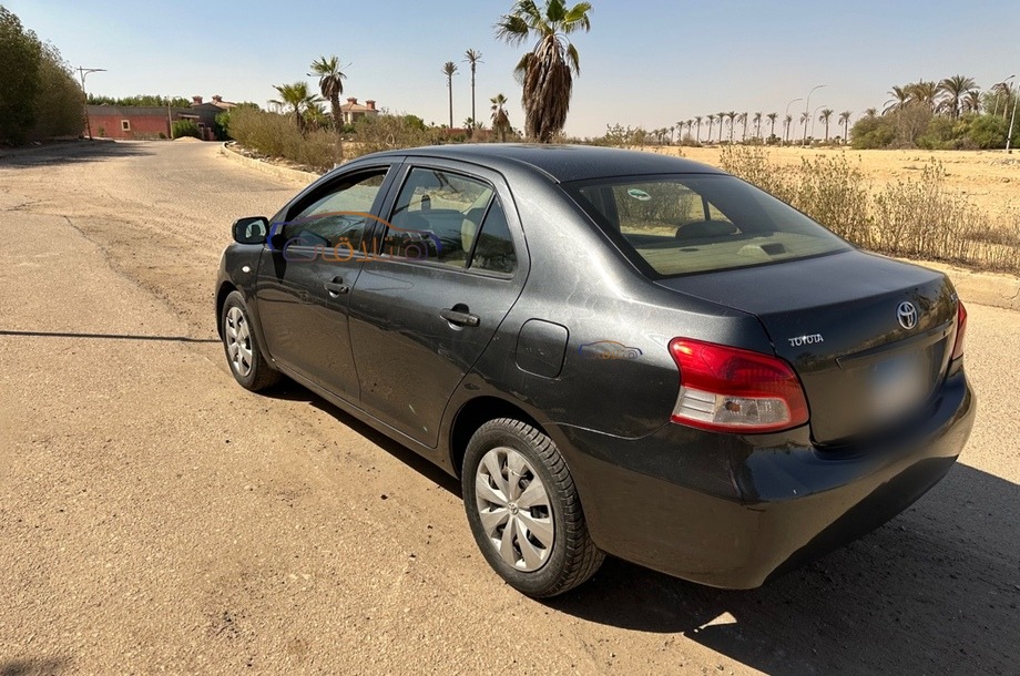 Yaris Toyota Dark grey