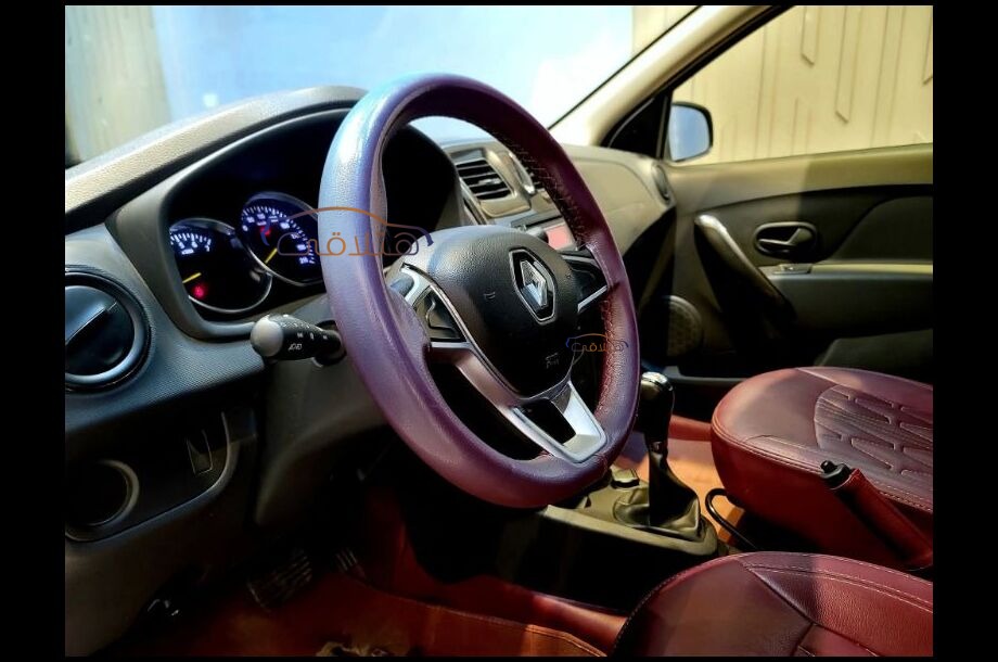 Logan Renault أبيض