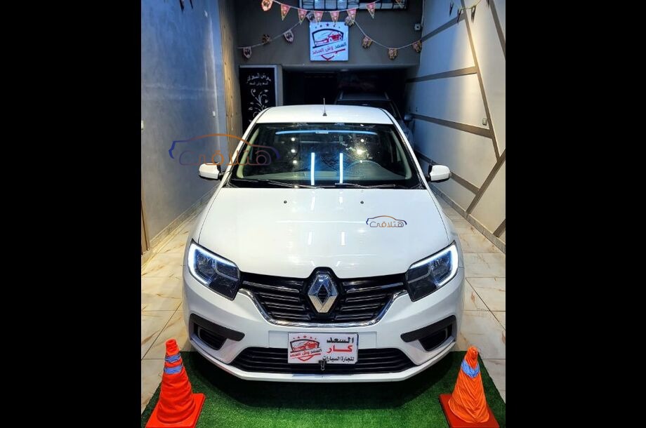 Logan Renault أبيض