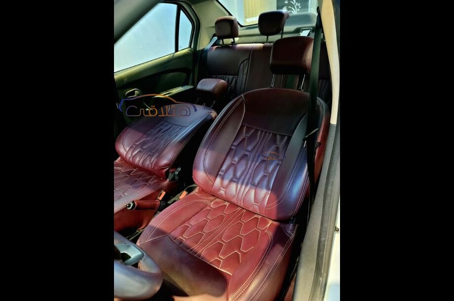 Logan Renault أبيض