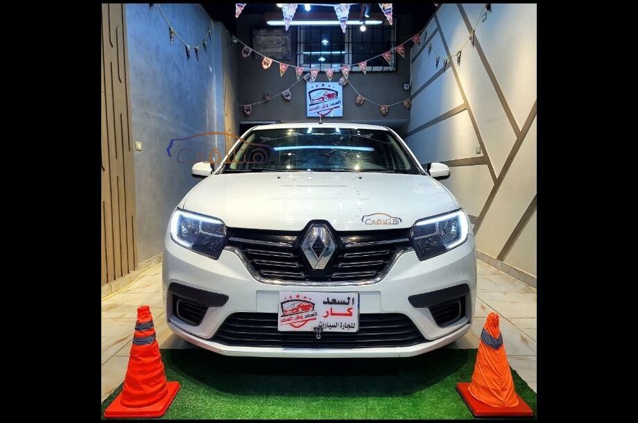 Logan Renault أبيض