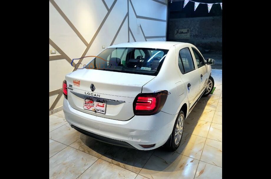 Logan Renault أبيض