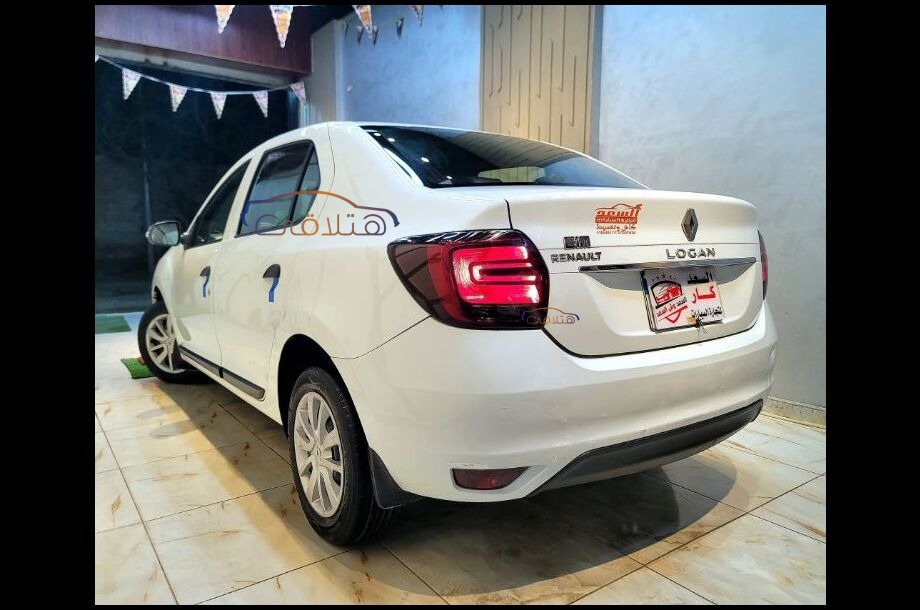 Logan Renault أبيض