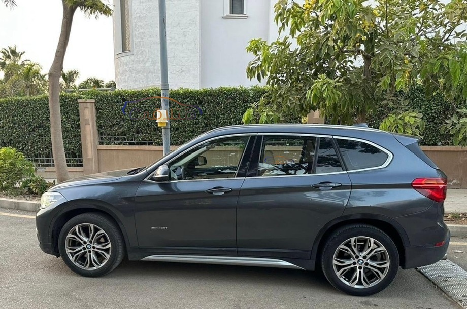 X1 BMW Dark grey