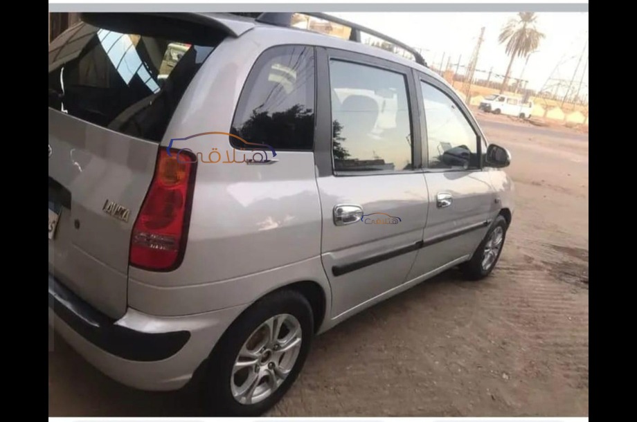 Matrix Hyundai فضي