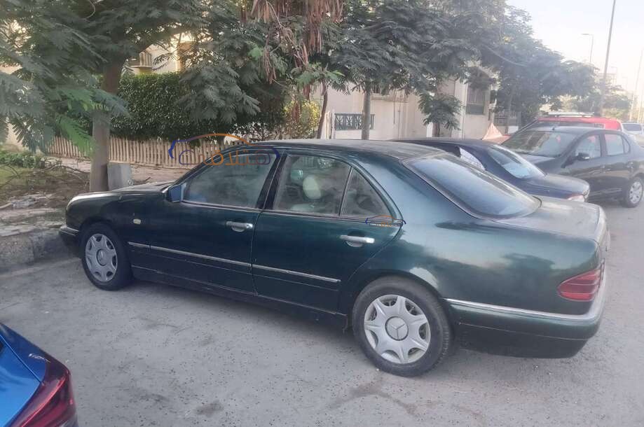 E 200 Mercedes أخضر