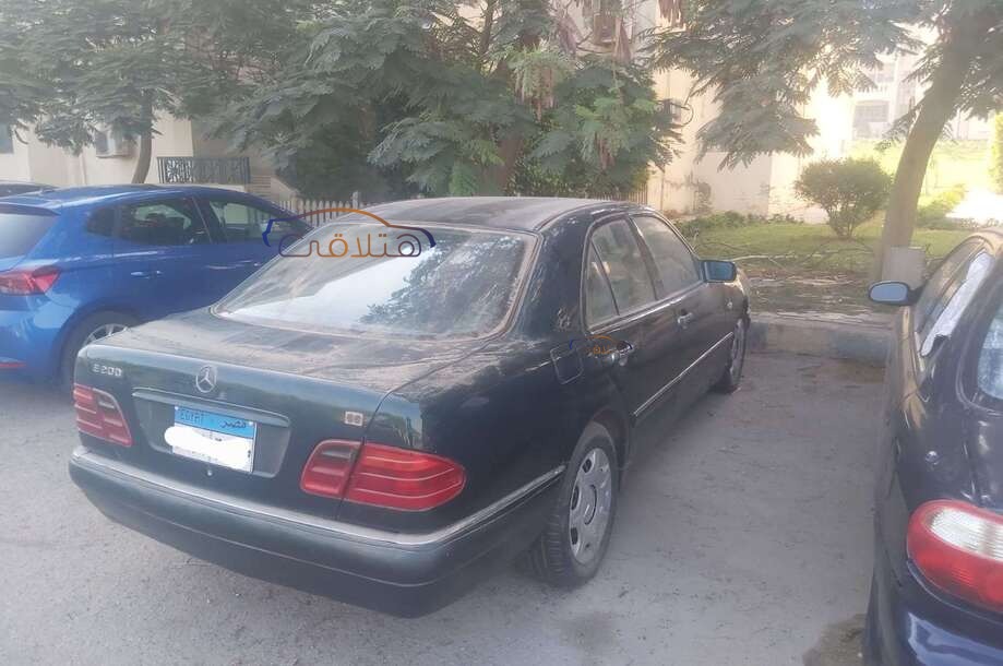 E 200 Mercedes أخضر