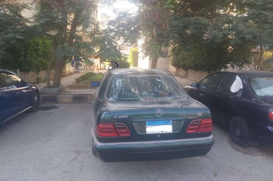 E 200 Mercedes أخضر