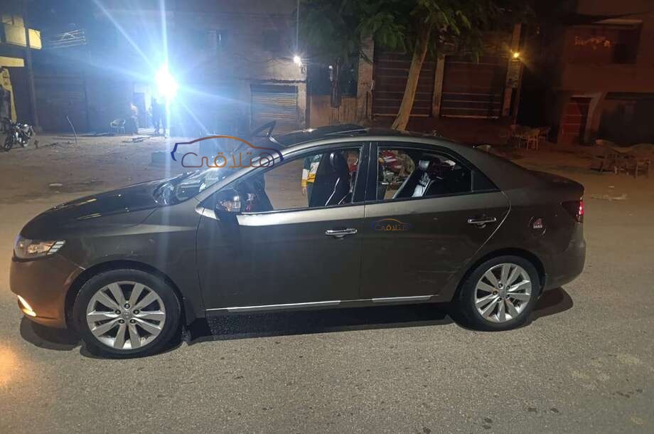 Cerato Kia برونزي