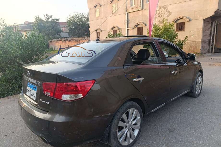 Cerato Kia برونزي