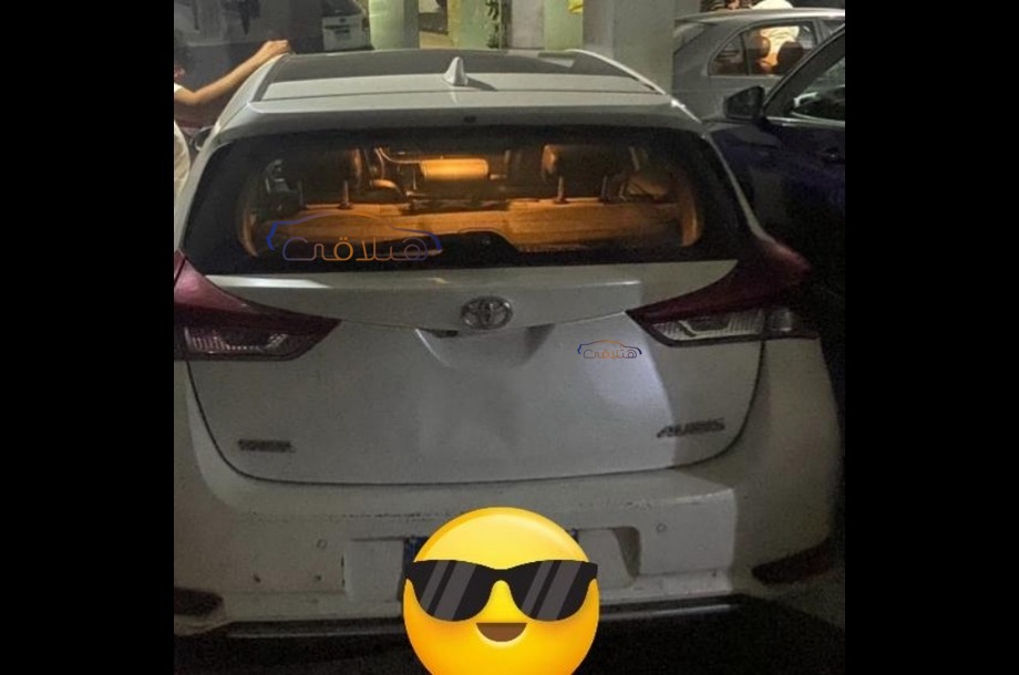 Auris Toyota White