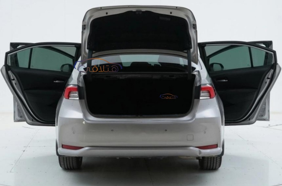 Corolla Toyota فضي
