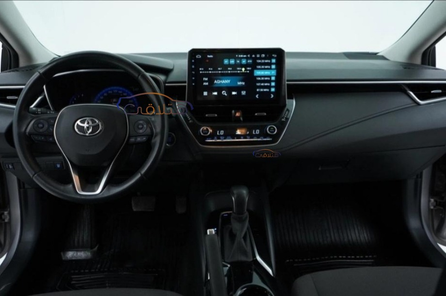 Corolla Toyota فضي
