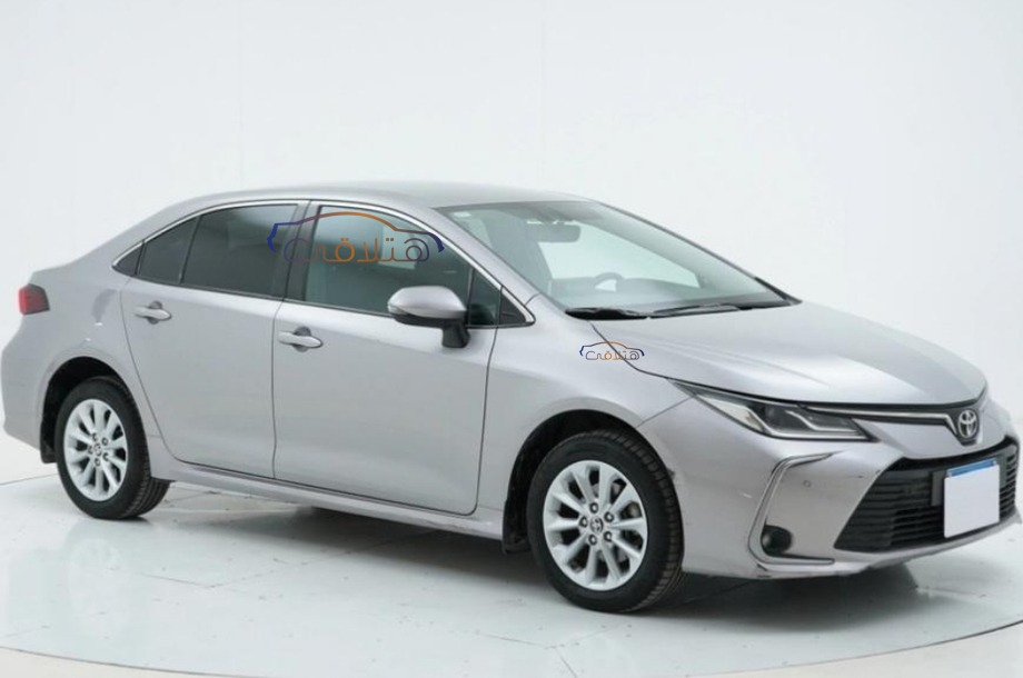 Corolla Toyota فضي