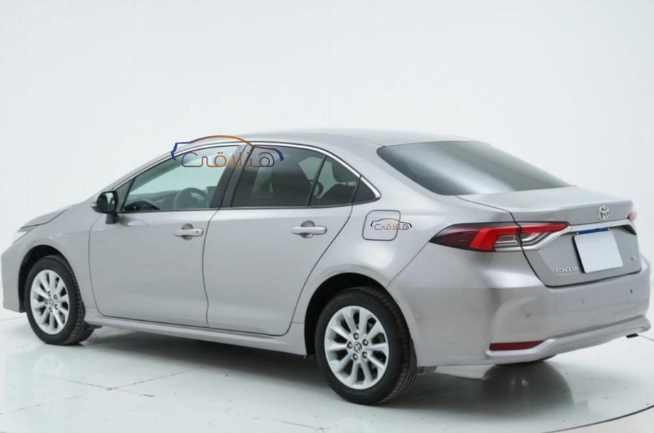 Corolla Toyota فضي