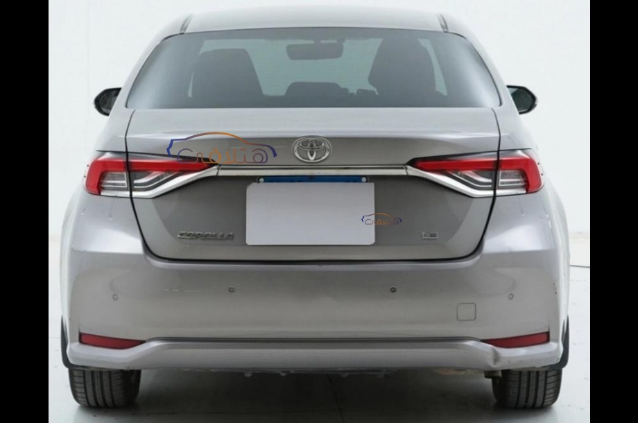 Corolla Toyota فضي
