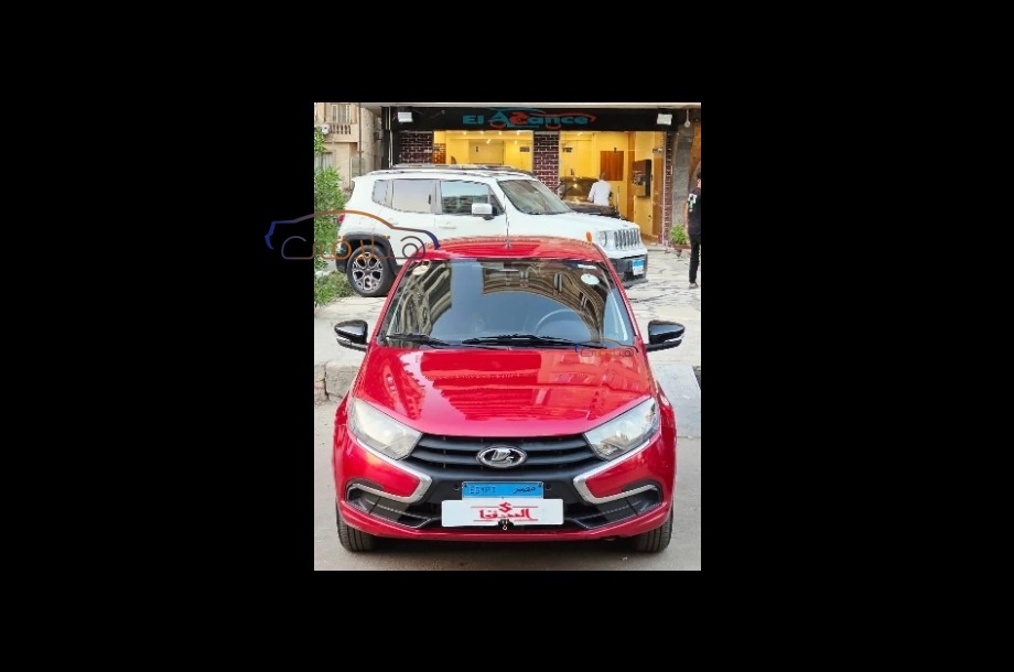 Granta Lada احمر