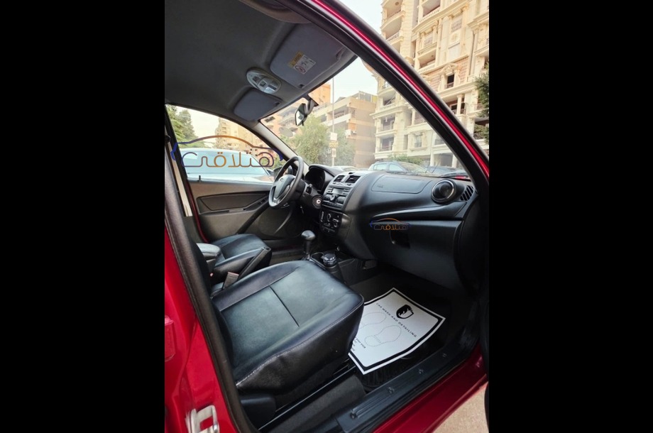 Granta Lada احمر