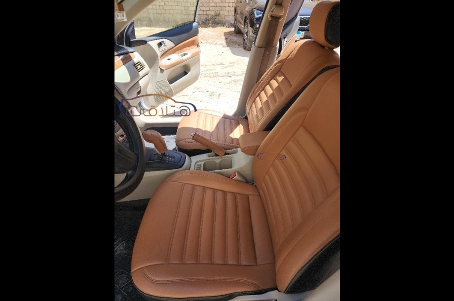 Lancer Puma Mitsubishi فضي