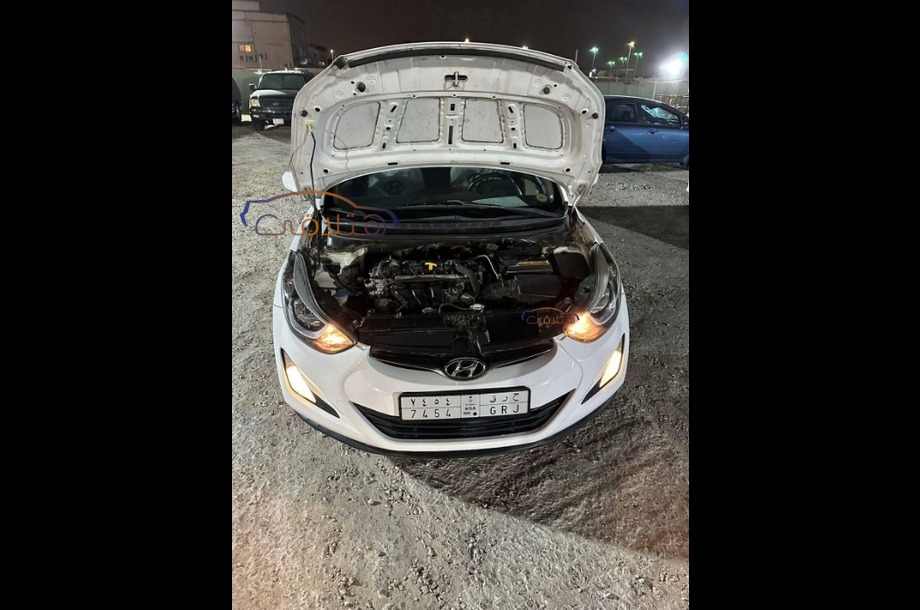 Elantra Hyundai أبيض