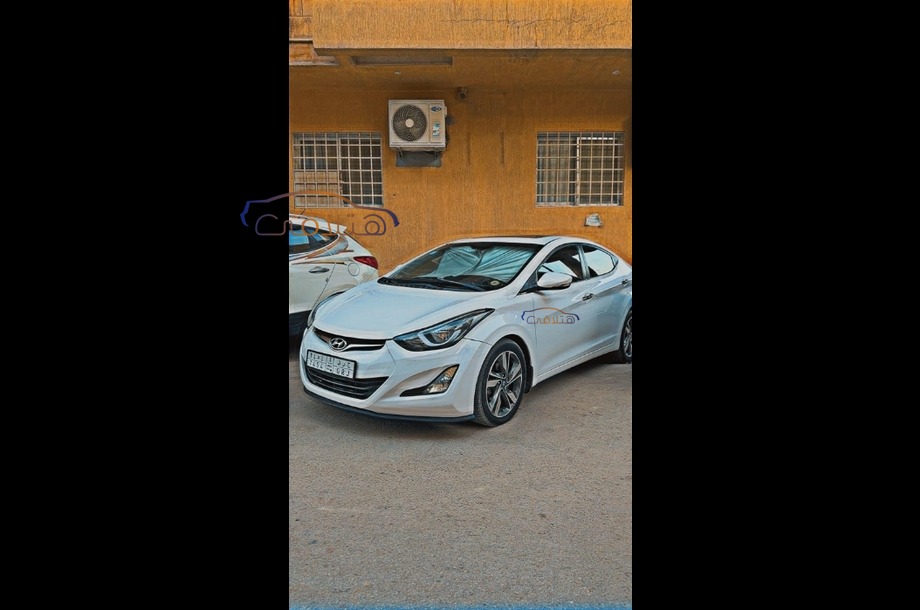 Elantra Hyundai أبيض