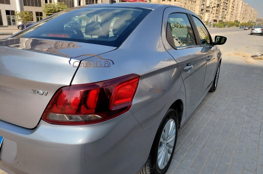 301 Peugeot فضي