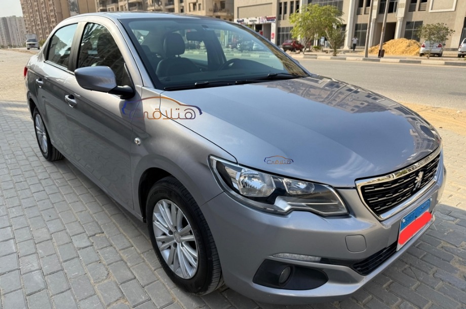 301 Peugeot فضي