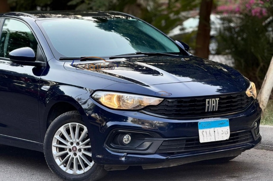 Tipo Fiat الأزرق الداكن