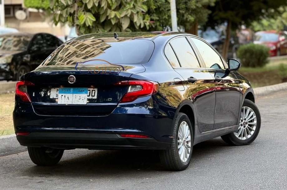 Tipo Fiat الأزرق الداكن