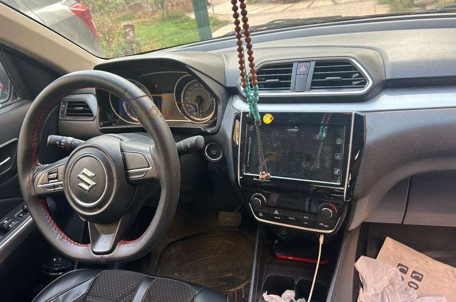 Dzire Suzuki احمر