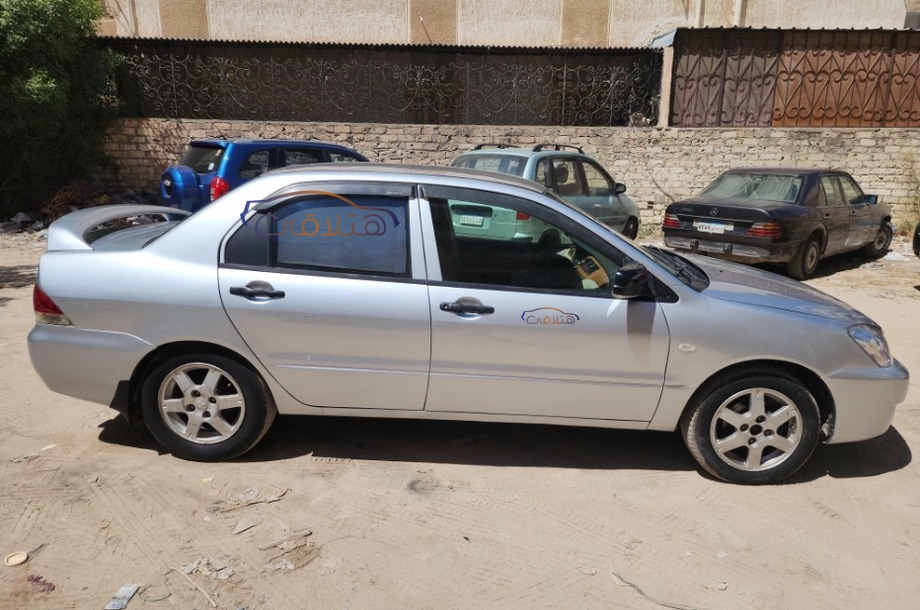 Lancer Puma Mitsubishi فضي